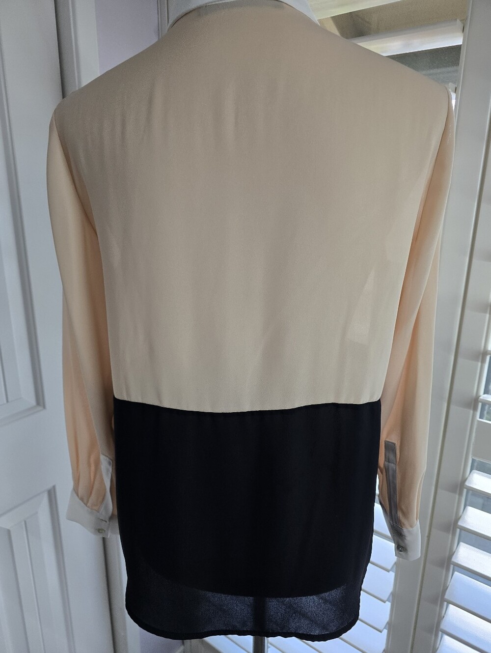 ZARA BASIC Colorblock Button-Front Blouse in Beige & Black, White Collar & Cuffs - Picture 9 of 12